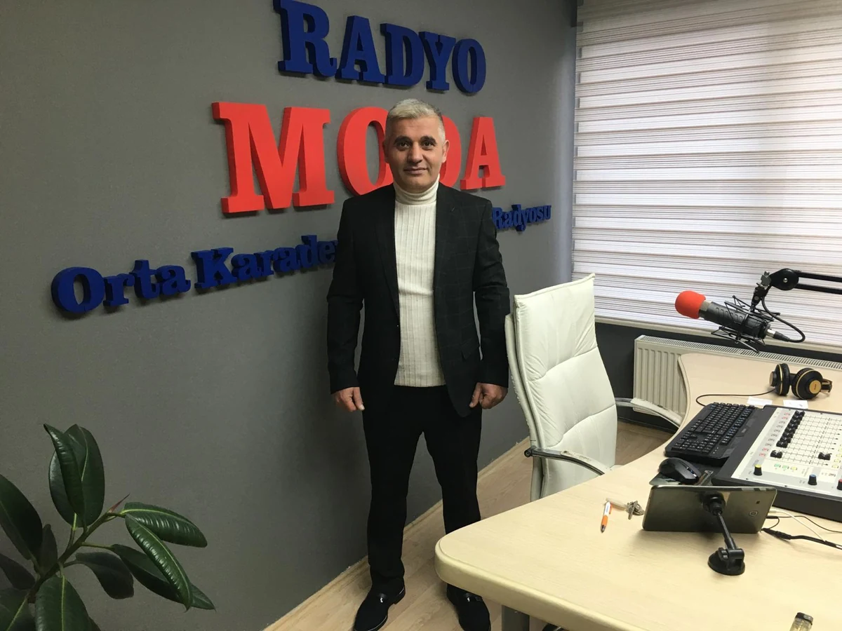 Radyo Moda 102.5 FM Işıklı Duvar Logosu